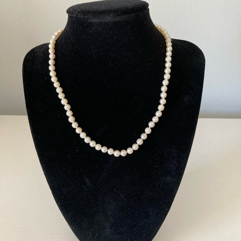 Cultured pearl necklace